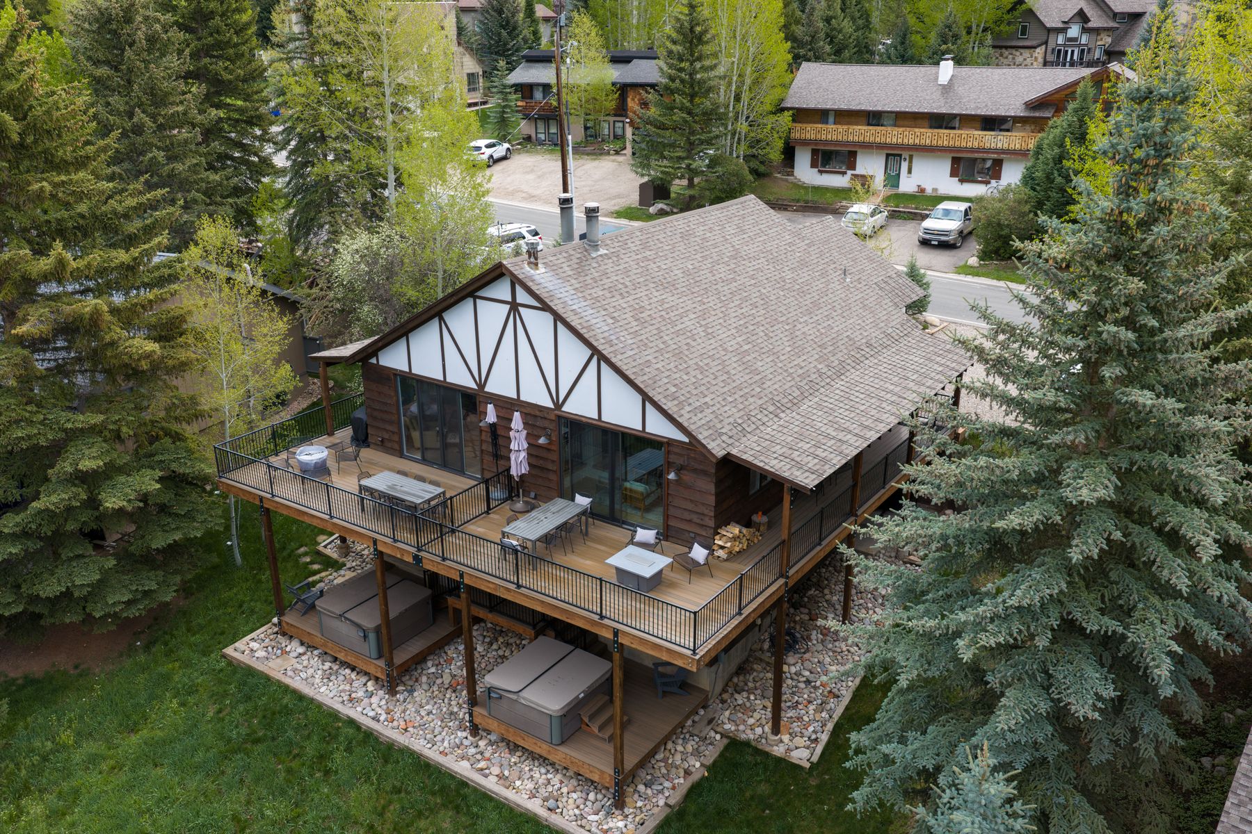 Side aerial with covered porches