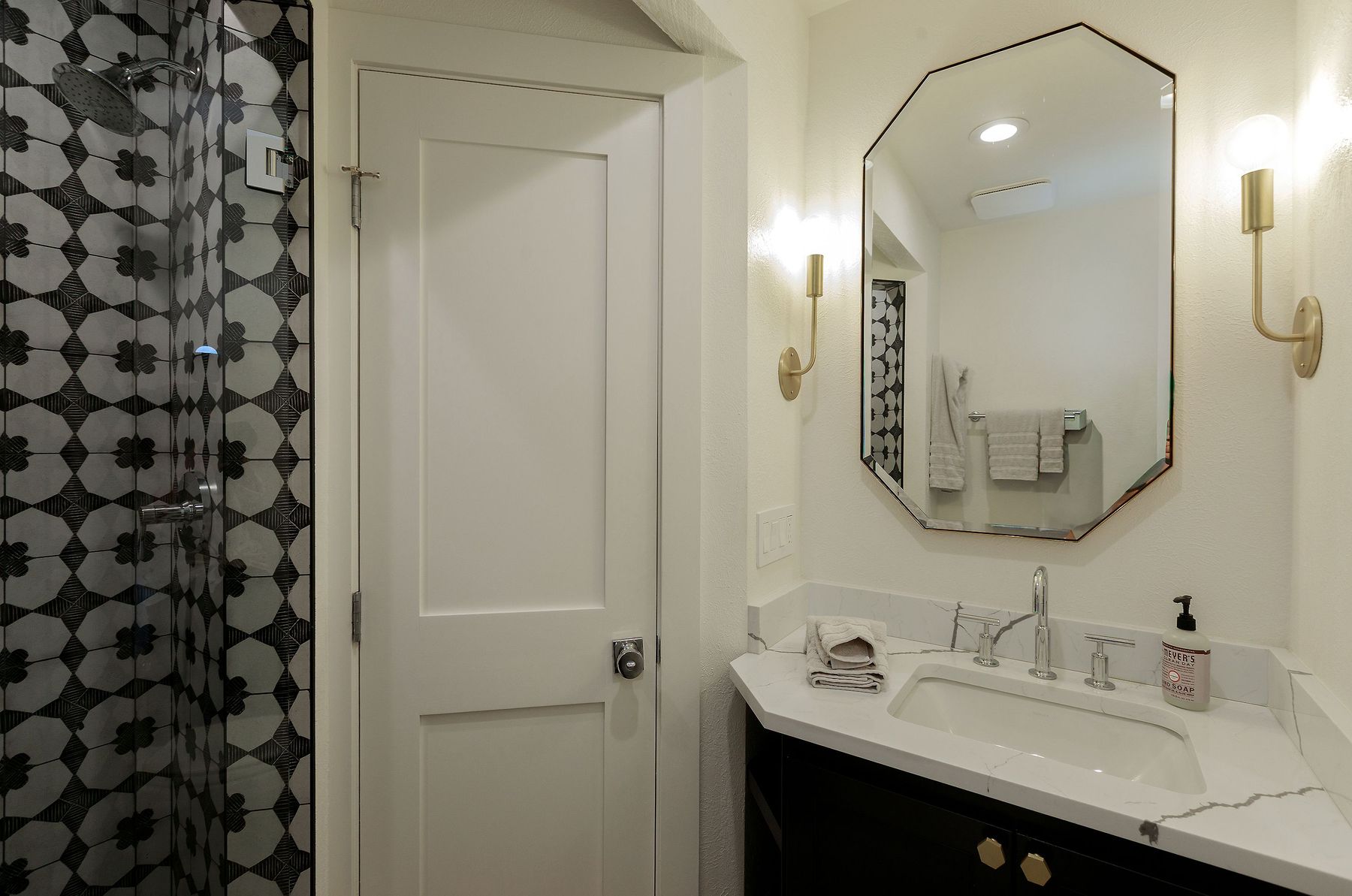 Guest bath with patterned tile shower