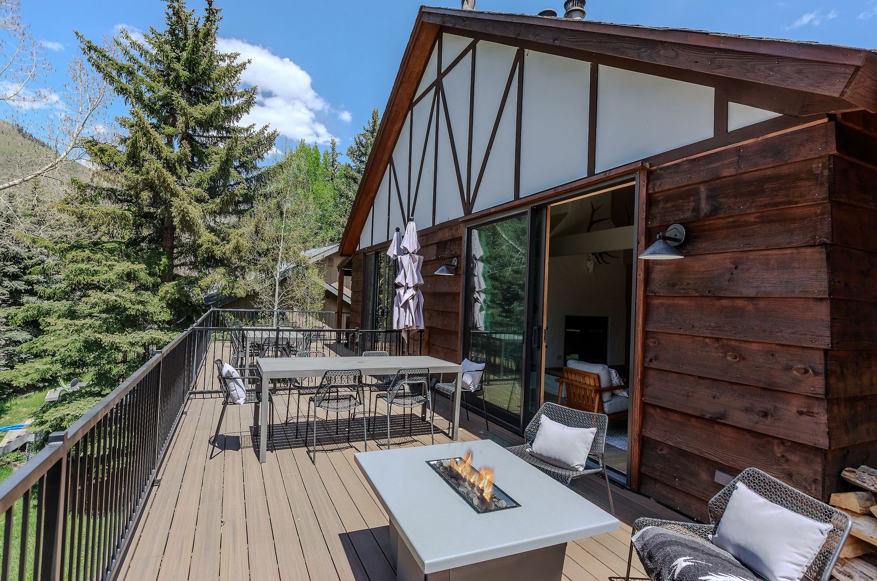 Lounge seating with gas fire pit