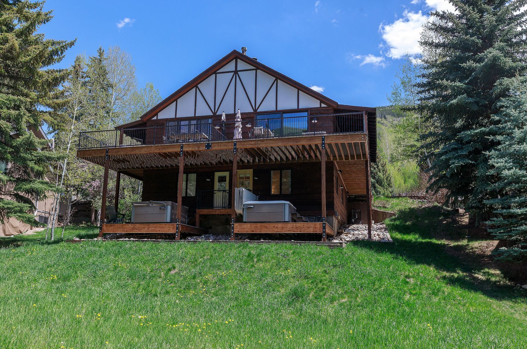 Rear elevation with double-decker decks and hot tubs